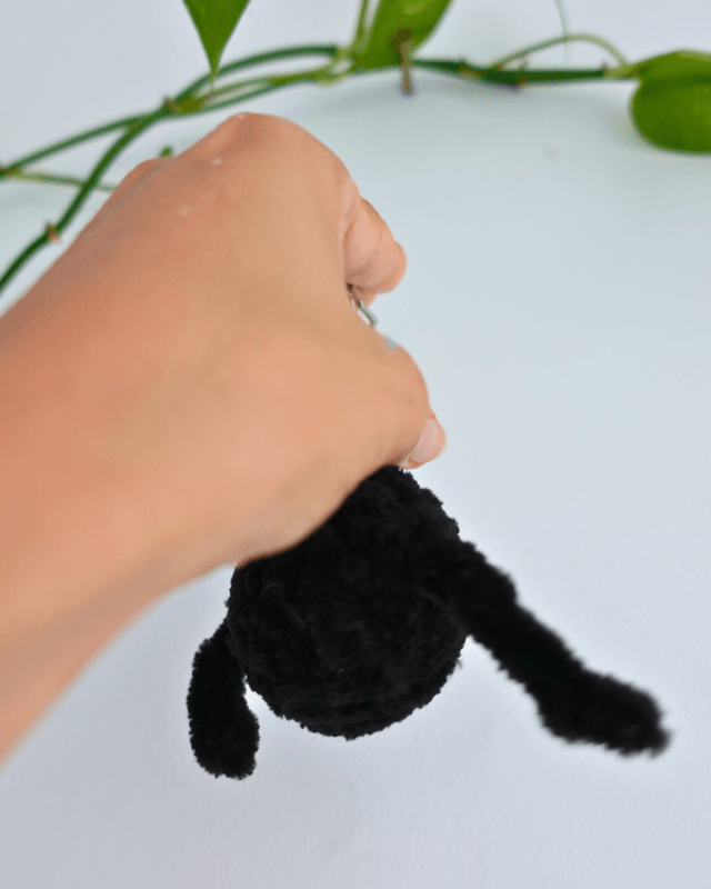 Charm boule de suie | Bijou de sac ou porte-clés en crochet 