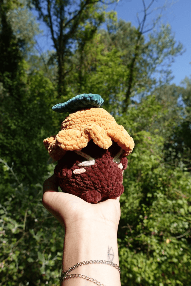 Hélia, la lumineuse| Créature d'atelier tournesol en crochet pleines d'intentions