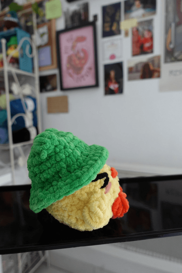 Lucian, le pétillant | Créature d'atelier poussin en crochet pleines d'intentions