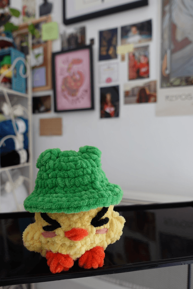 Lucian, le pétillant | Créature d'atelier poussin en crochet pleines d'intentions