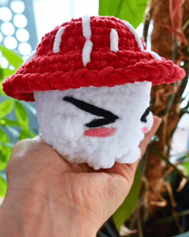 Lysandra, la rêveuse | Créature d'atelier champignon en crochet pour t'émerveiller