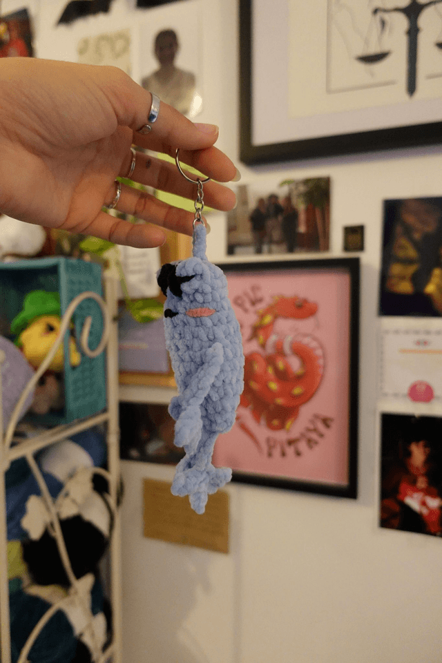Froggy charm bleu ciel - La grenouille rêveuse et apaisante