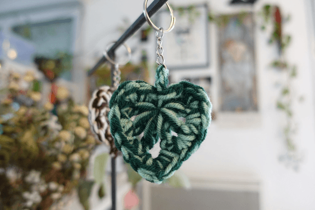 Porte-clés cœur vert en crochet | Cadeau mignon et fait main