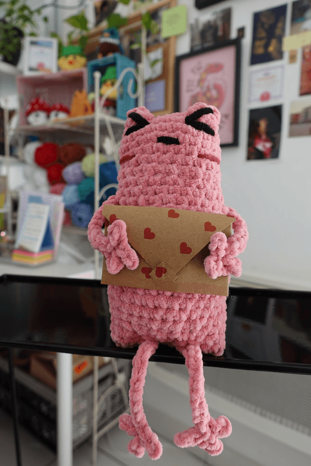Froggy messager : La grenouille en crochet porteuse de mots doux