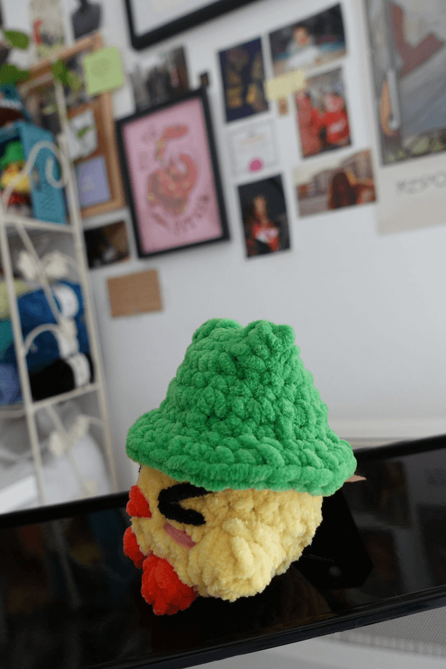 Lucian, le pétillant | Créature d'atelier poussin en crochet pleines d'intentions