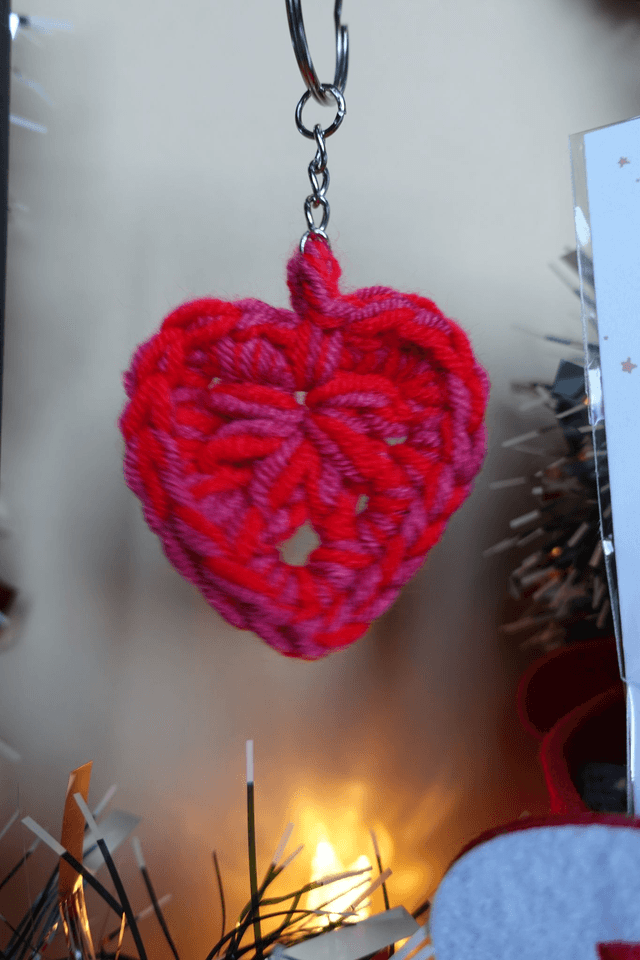 Porte-clés cœur rouge en crochet | Cadeau mignon et fait main