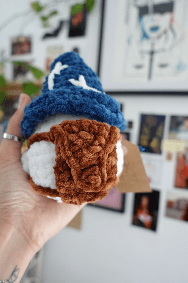 Ryo, le gardien | Créature d'atelier : un champimage en crochet plein d'intentions et fait main
