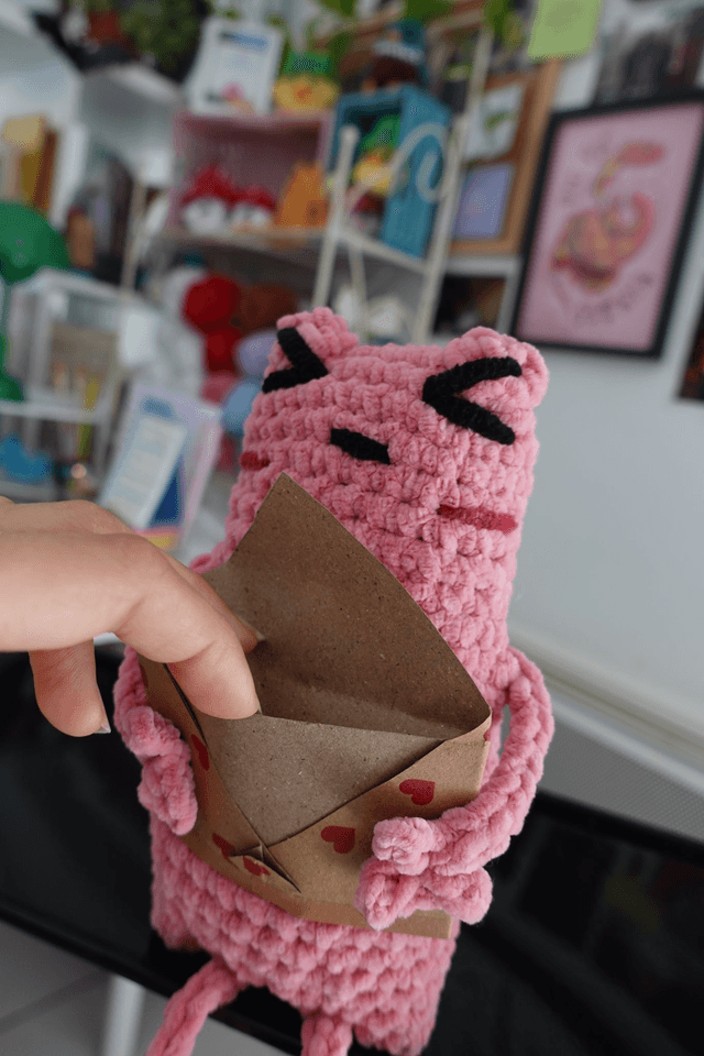 Froggy messager : La grenouille en crochet porteuse de mots doux